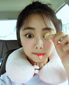 一字肩吃瓜,解锁夏日吃瓜新时尚