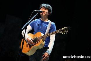 赵雷吃瓜照片,捕捉娱乐圈最新热点  第3张